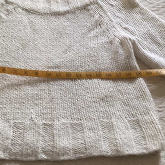 White pullover - Picture 5 of 9